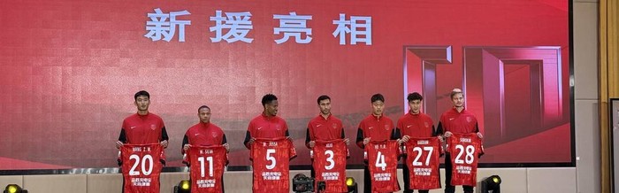 赏金女王模拟器-血性、团结、热爱、力量！成都蓉城新帅阿洛伊西携队长韦世豪誓师新赛季|中超|成都蓉城足球俱乐部|中超联赛|揭幕战|亚冠_新浪新闻