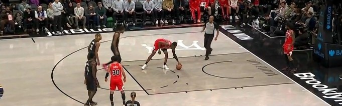 拉开比分！篮网第二节3分半时间打出一波15-0高潮 领先公牛到19分