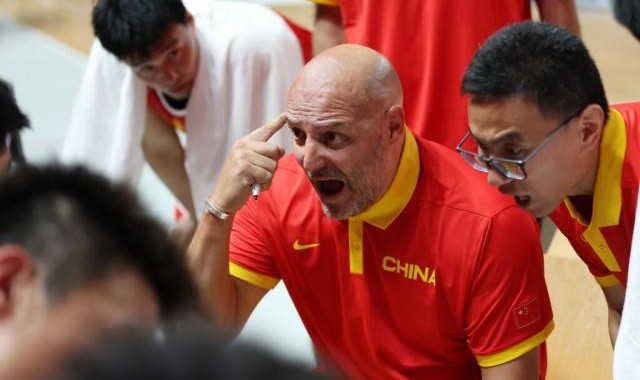 乔尔杰维奇：中国男篮不缺人才 他们接受我的理念