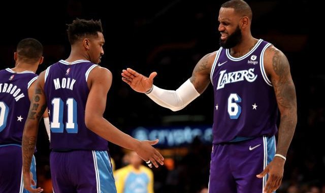 赏金女王试玩-小阵容湖人火力凶猛 詹姆斯化身中锋威力无边